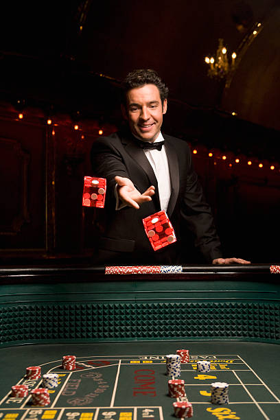 qqmilan Free Play mode on mobile showing live blackjack table with practice credits